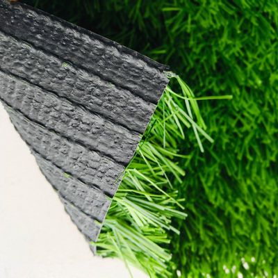 防火 多用途 人工緑色 偽草 12000 Dtex 8820 密度 屋外スポーツ場に使用