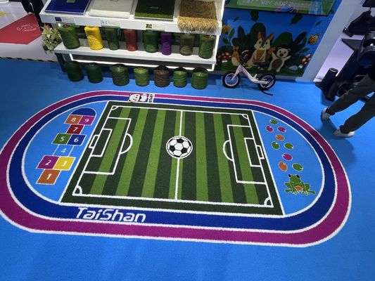 カスタマイズ可能な仕様 スポーツグレードの人工サッカーピッチを備えたミニサッカースポーツグラフ