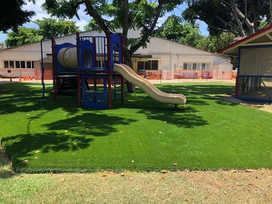 リアルな外観と低メンテナンスの庭園用パイル高さ 30 mm の人工芝