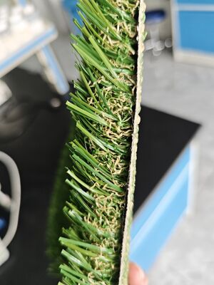 スタイルの高さ30mmと透明性のあるラテックス粘着剤の付属性のない人工草 スポーツ芝生12400Dtex 低保守性