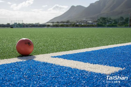FIH認定のホッケー人工芝 スタイルの高さ17mm 水噴霧 無重金属